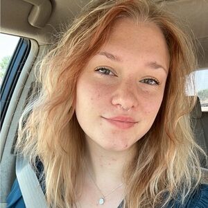 Meet your Posher, Hallie